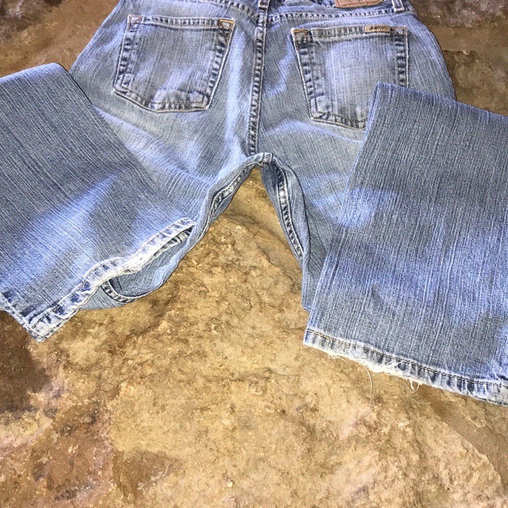 Levi’s Light Wash - Picture 5 of 5